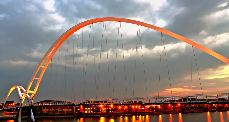 Infinity Bridge. (A different view) Anglaws Blipfoto