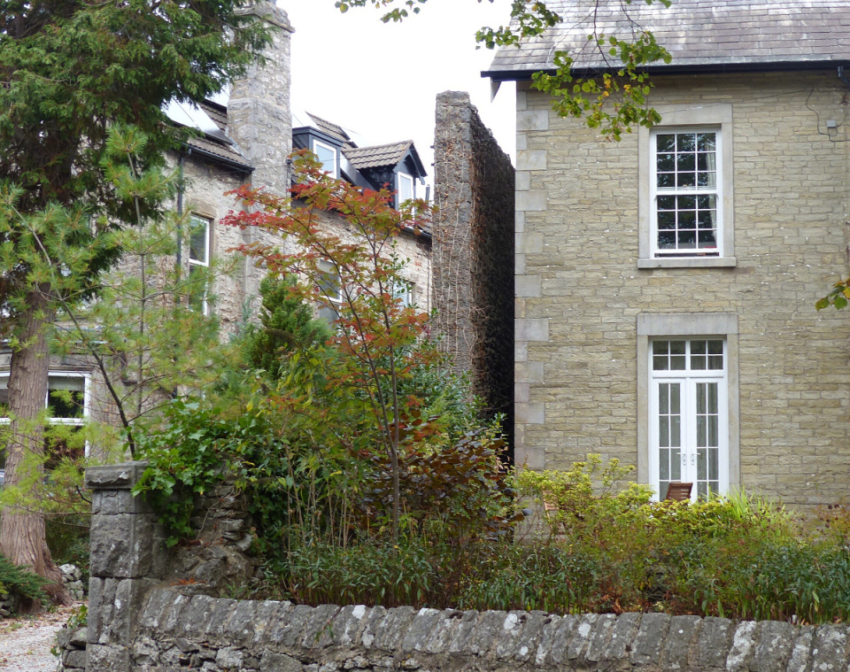 Silverdale spite wall | Knottman2 | Blipfoto