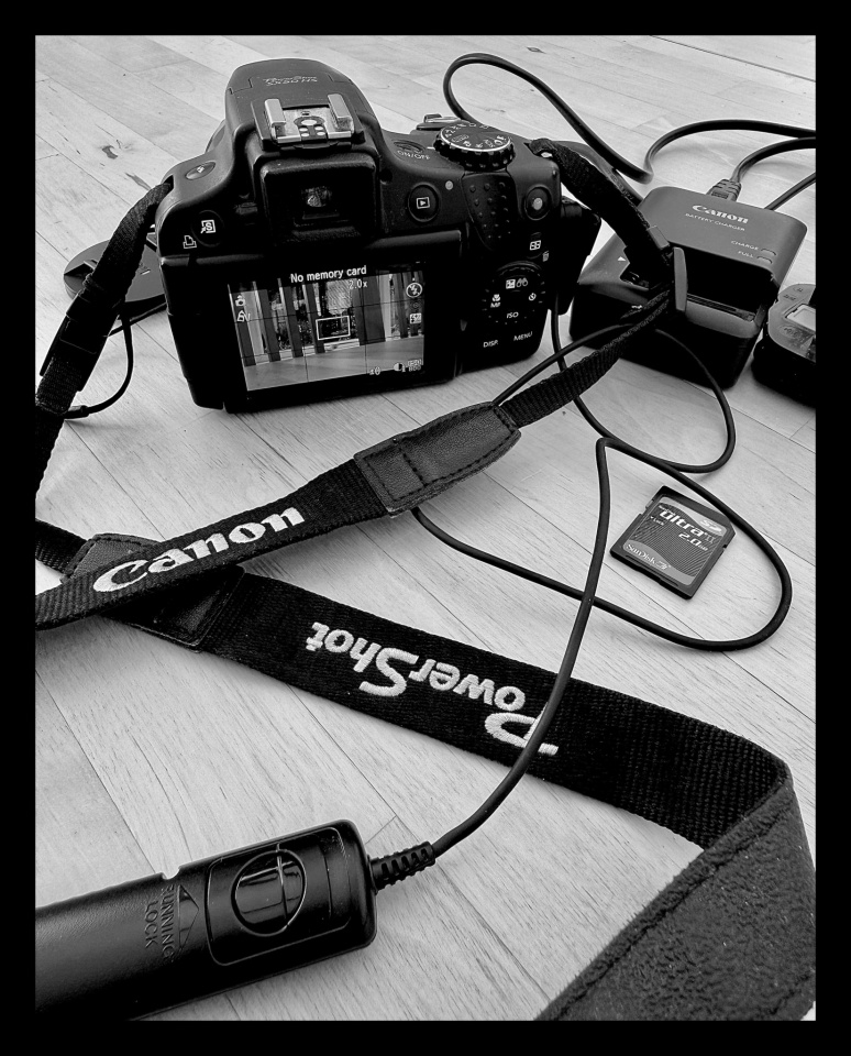 mono-monday-camera-honeycombebeach-blipfoto