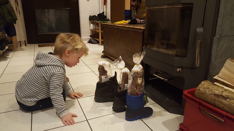 Sinterklaas has put something in our shoes. Geeske Blipfoto
