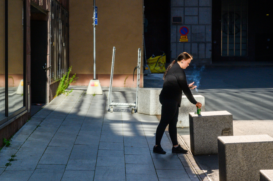 Smoking in the back alley BengtCarlsson Blipfoto