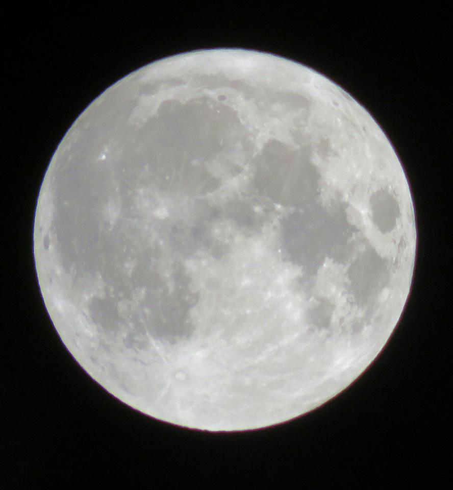 Near Full Moon Waxing Gibbous Rosemarie55 Blipfoto