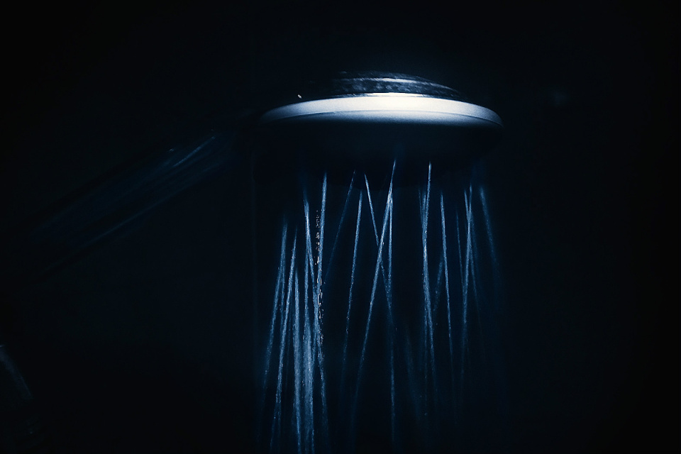 Steamy Shower hjarald Blipfoto