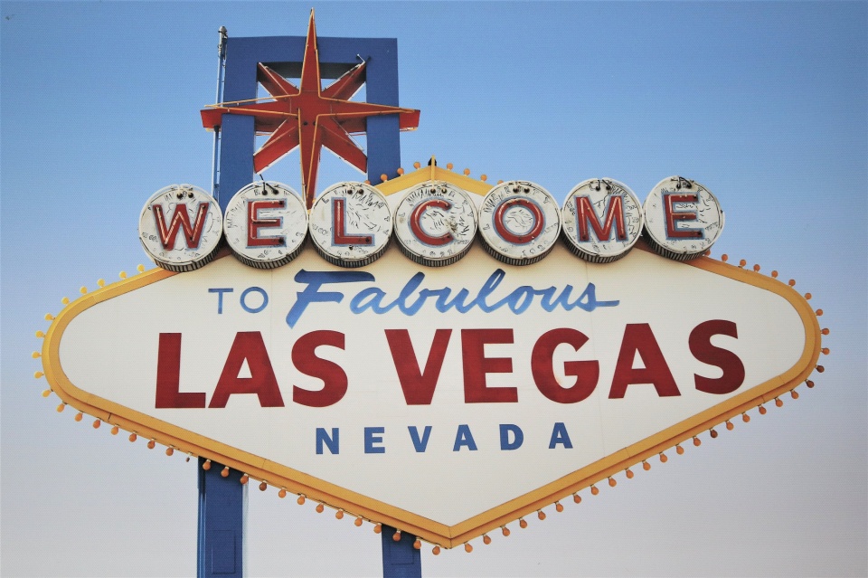 Vegas by. Лас Вегас логотип. Viva las Vegas логотип. Логотип Лас Вегас в пустыне. Welcome to las Vegas logo cdr.