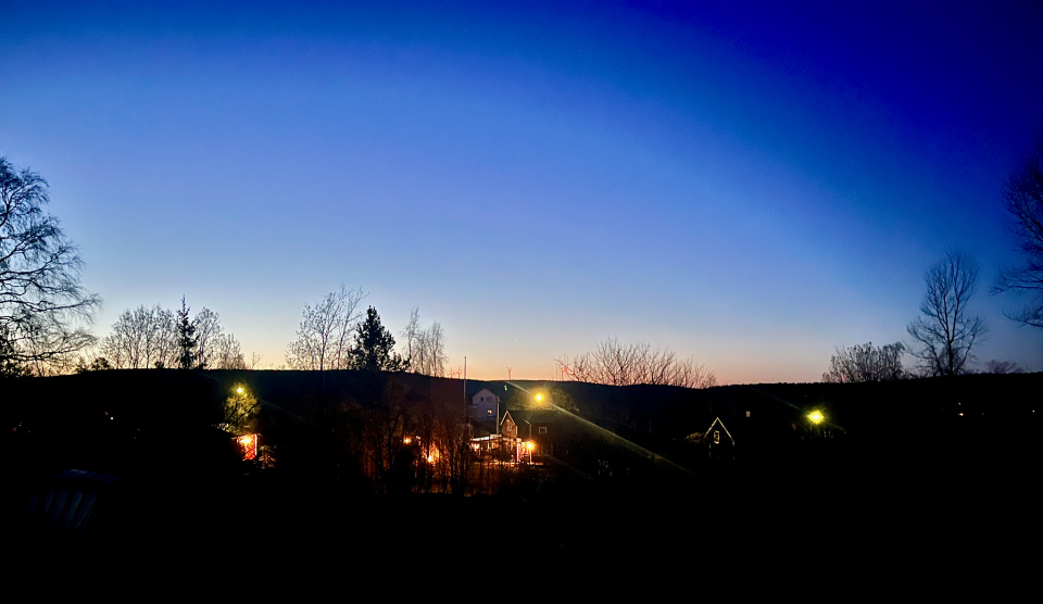 Way Too Light Too light for northern lights | keibr | Blipfoto