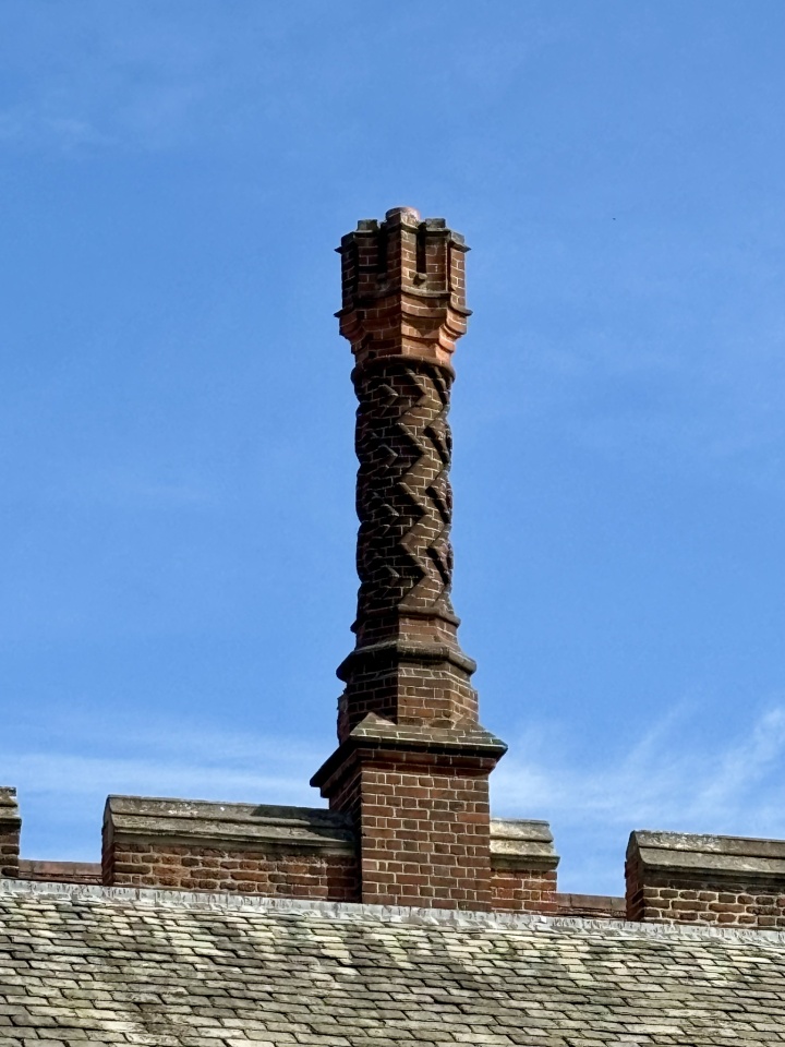 Chimney pattern used for tulip planting at H Court | jennym999 | Blipfoto