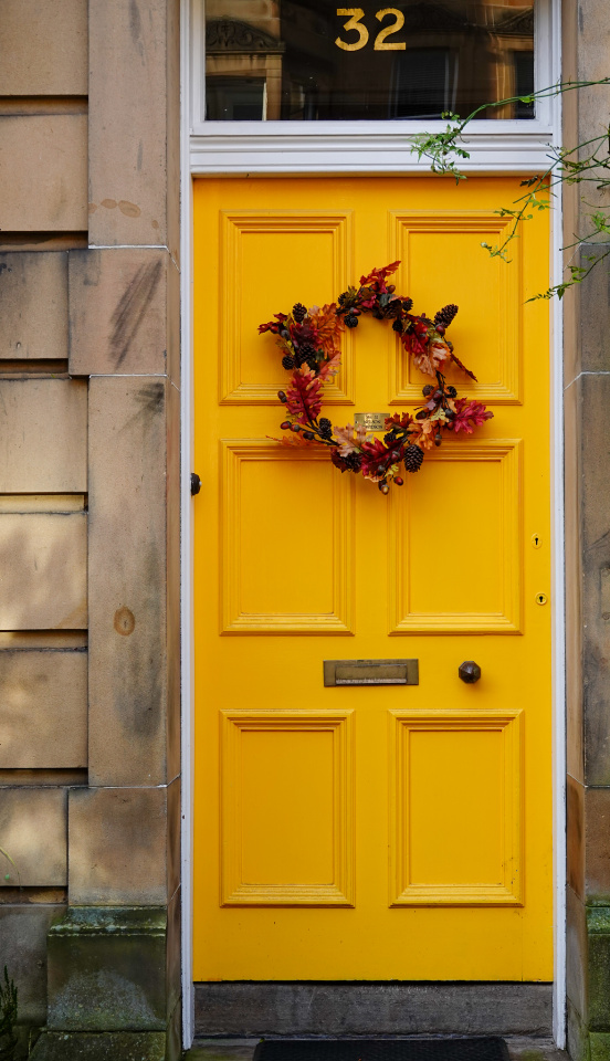 cheery-door-and-wreath-domesticgoddess-blipfoto