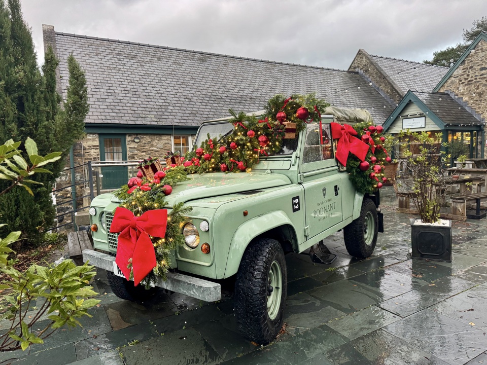 Festive Land Rover | maureen6002 | Blipfoto