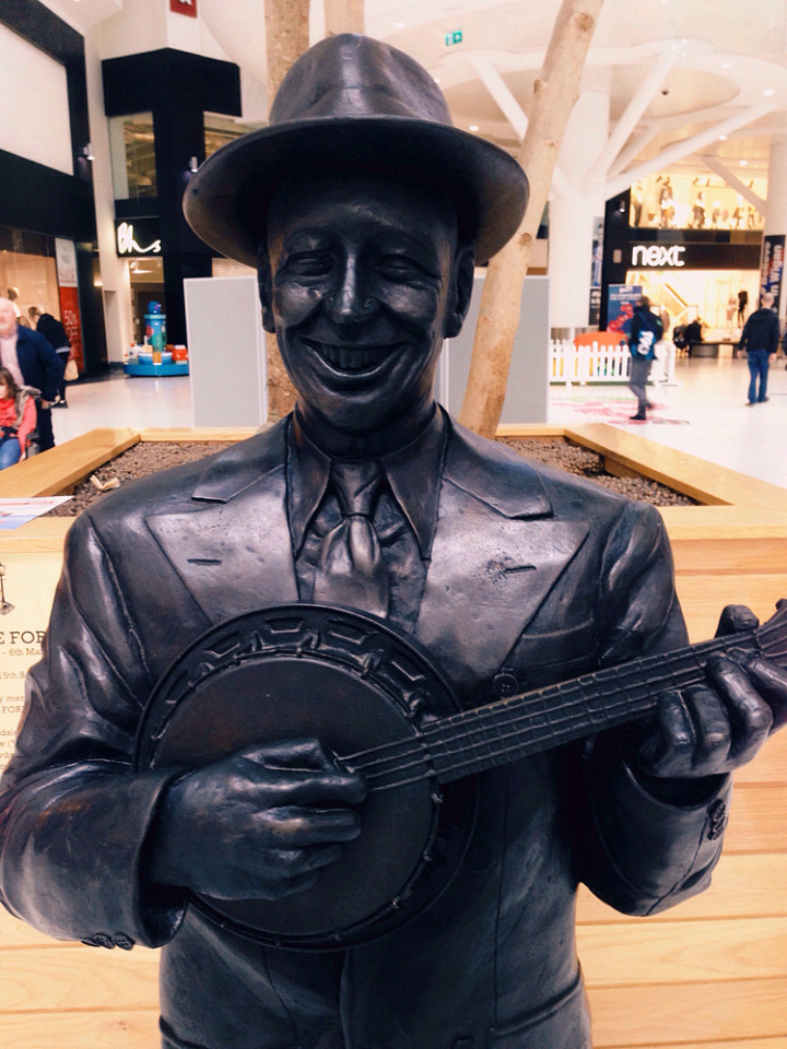 George formby statue | picszoom | Blipfoto