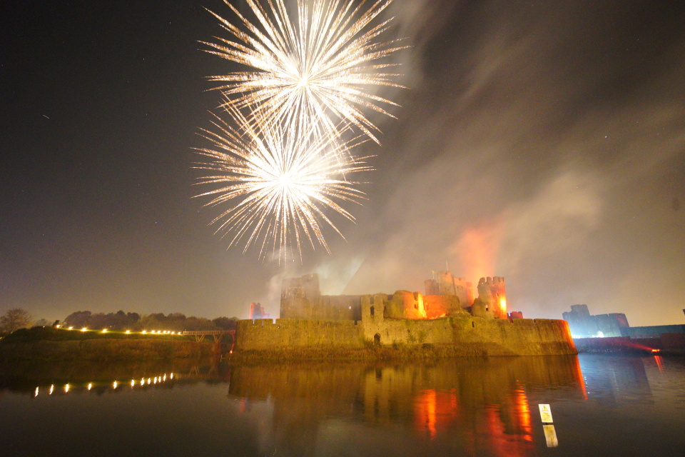 Caerphilly Castle Fireworks BobsBlips Blipfoto