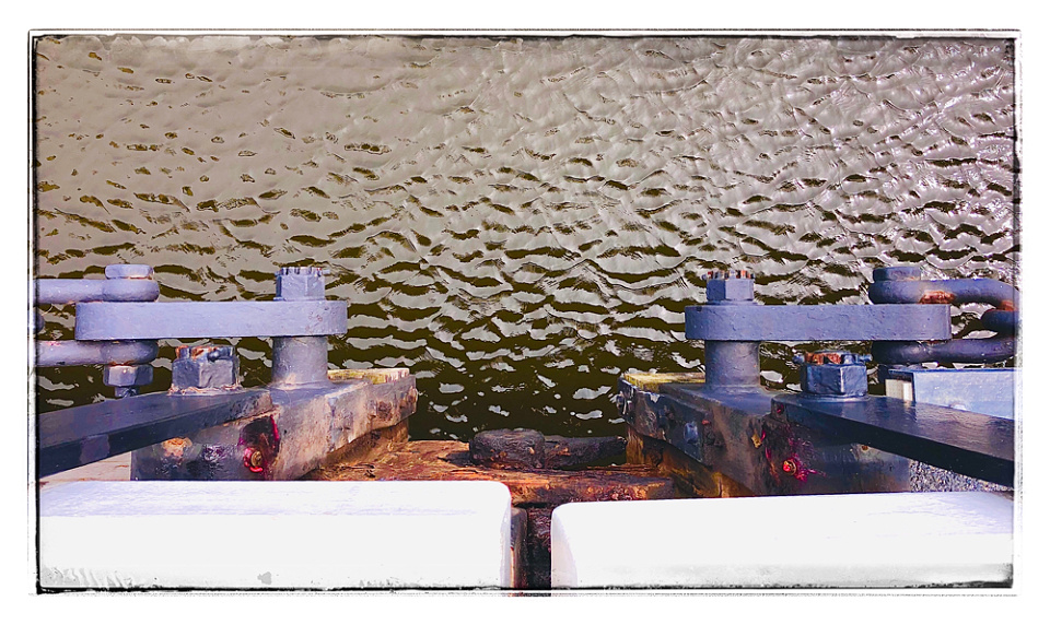 Drawbridge hinges JoseeSouren1958 Blipfoto